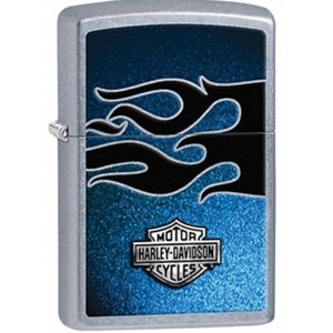 Briquet essence Zippo Harley-Davidson logo Bar & Shield flammes noires sur fond bleu dégradé