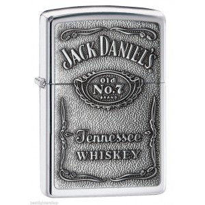 Briquet essence ZIPPO logo de Jack Daniel's en relief sur fond chromé