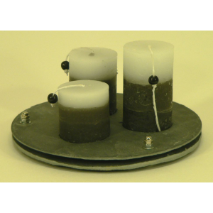 Double plateau rond en ardoise avec 3 bougies grises et blanches