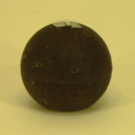 Bougie rustique boule 8cm aspect givré couleur chocolat